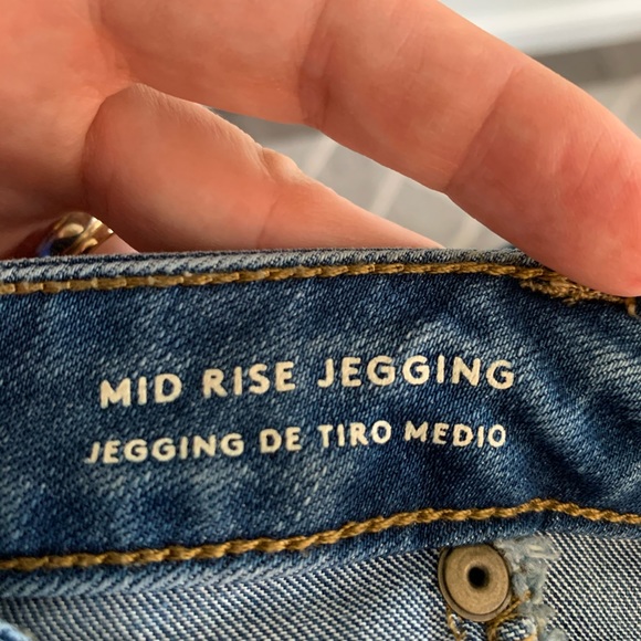 **SOLD** Universal Thread mid rise jeggings. - Picture 3 of 4